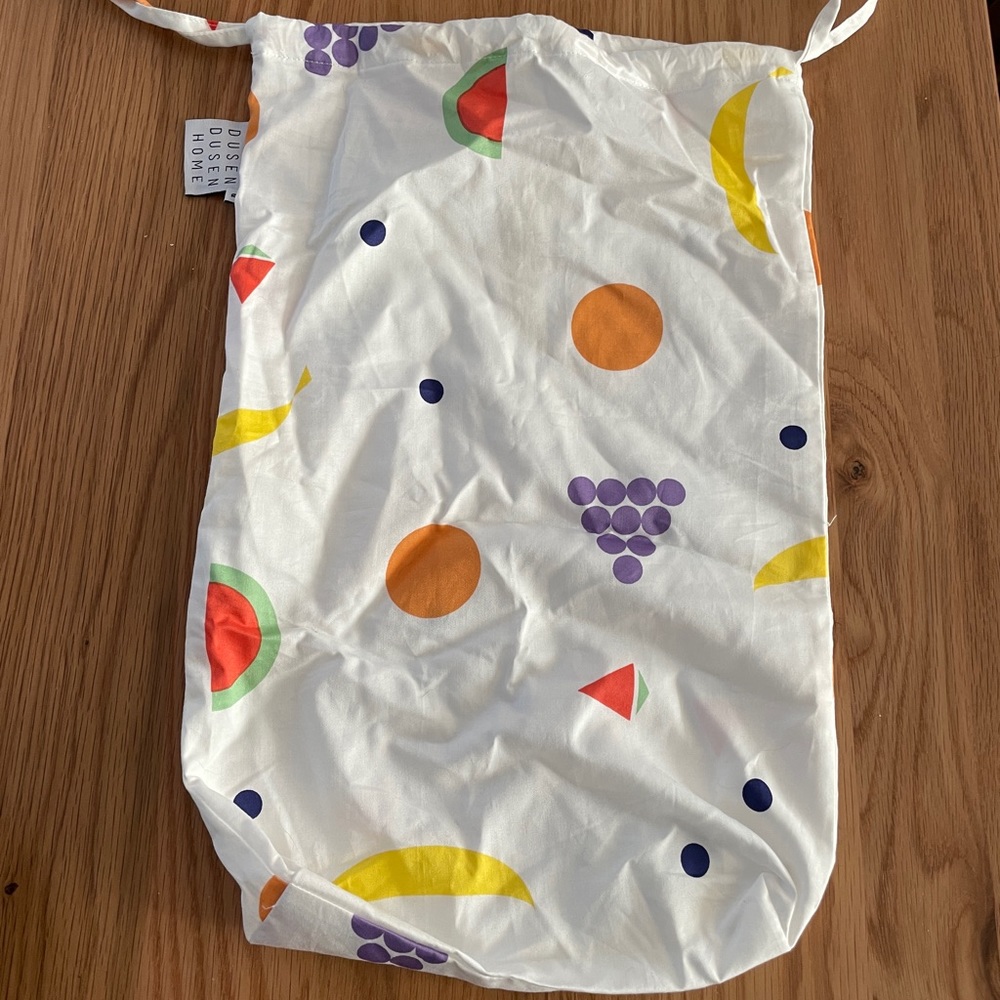 Dusen Dusen fruit print pouch